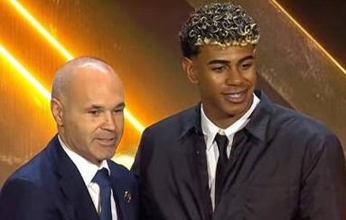 哈里森·巴恩斯成马刺队史最老30+5+5且命中5三分球员