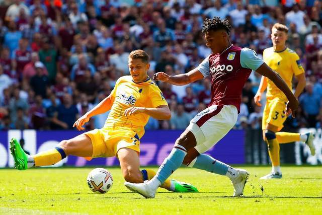 塞萨尔：齐沃为什么要换下博尼和泽林斯基？他俩明明表现最好