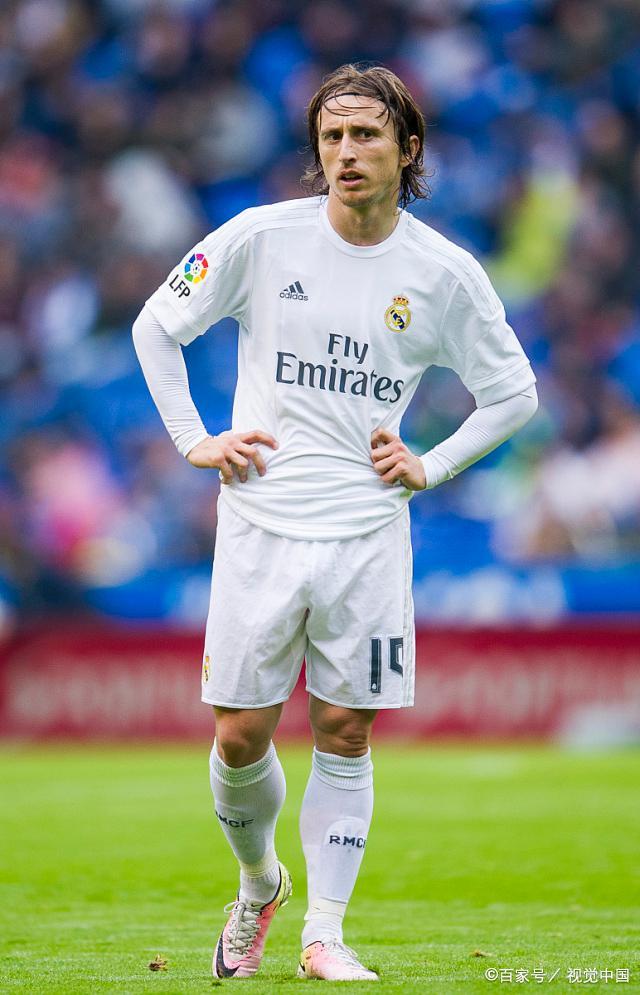 湖人108-125不敌太阳结束7连胜，东契奇38+11+9失误，詹姆斯10分，狄龙33分